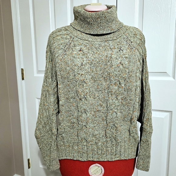 moon & madison Sweaters - 🌙 Moon & Madison Green Turtle Neck Cableknit Sweater - Size M